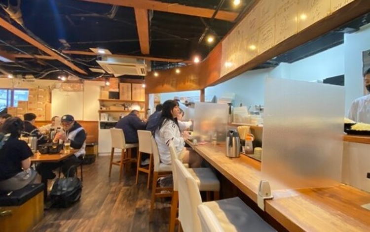 큐카츠 토미타 내부